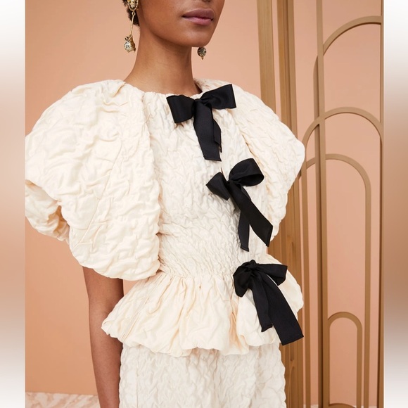 Ulla Johnson Babette Top in Creme Size 6 Puff Sleeve Bow Closure Classic Crinkle - Picture 3 of 17